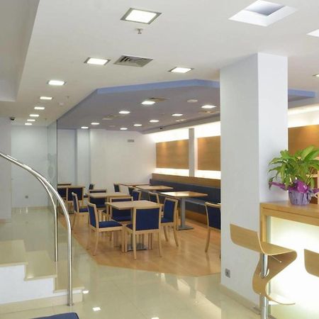 Hotel Del Port Sant Carlos de la Ràpita Екстериор снимка
