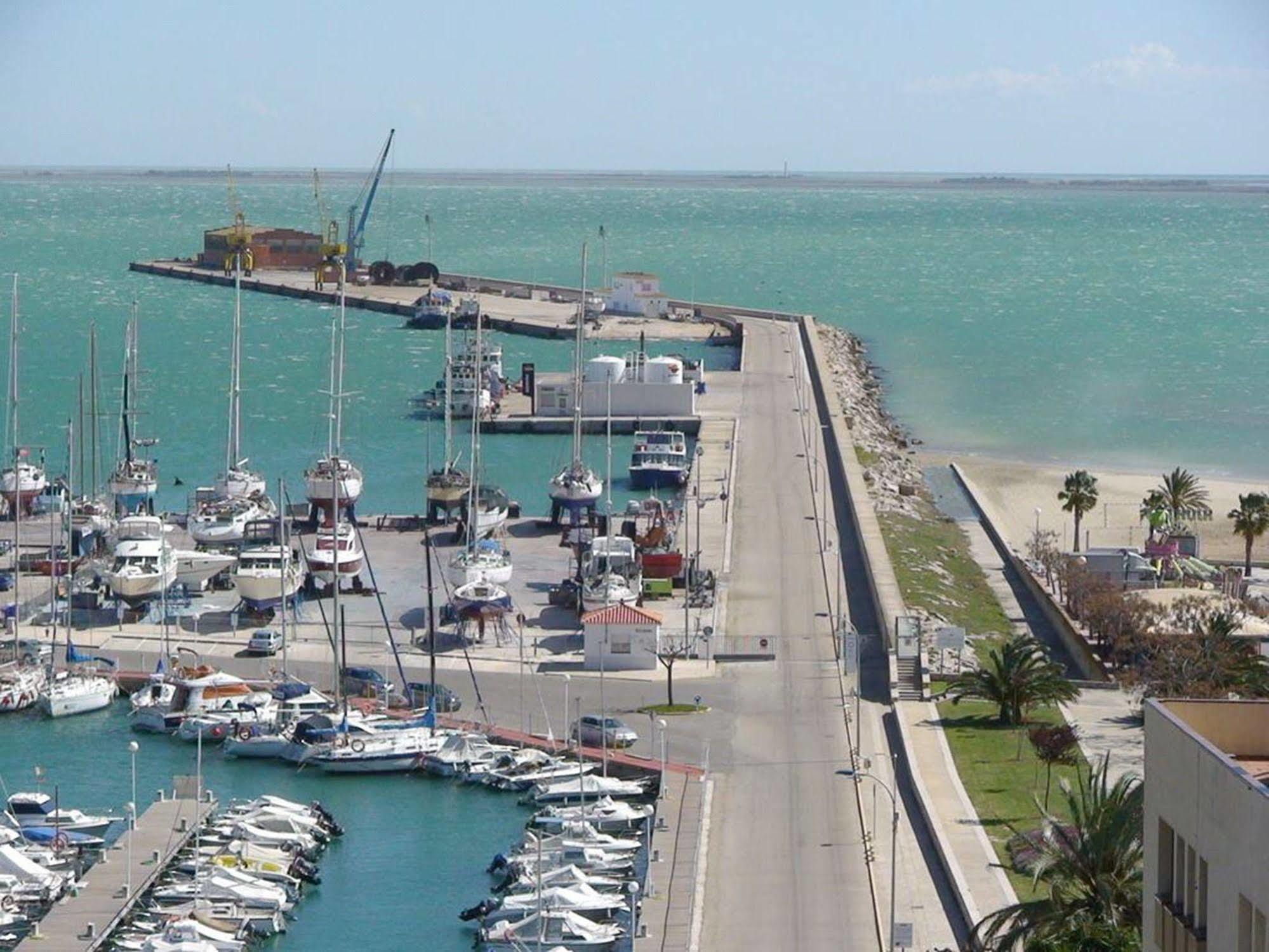 Hotel Del Port Sant Carlos de la Ràpita Екстериор снимка