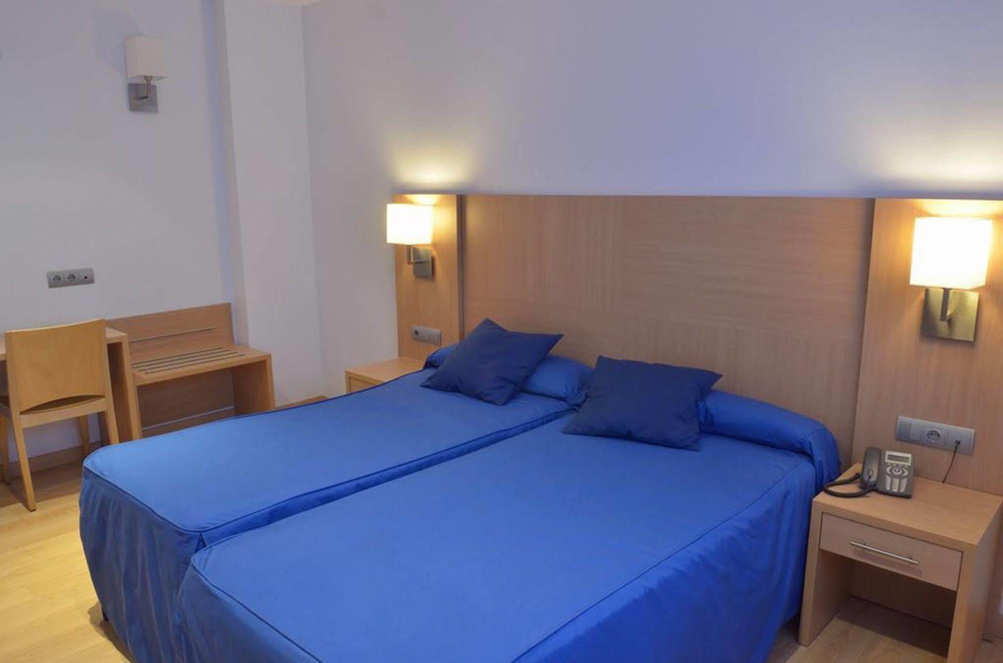 Hotel Del Port Sant Carlos de la Ràpita Екстериор снимка