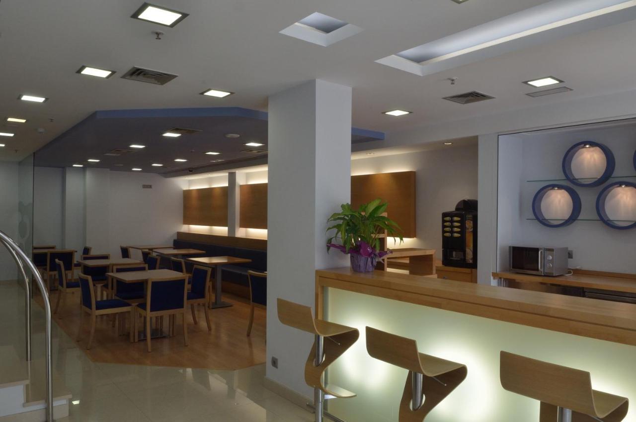 Hotel Del Port Sant Carlos de la Ràpita Екстериор снимка